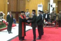 Prosesi Pelantikan dan pengambilan sumpah pimpinan definitif DPRD Surabaya, (Ist).