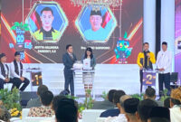 Terlihat Pasangan Aditya Halindra Faridzky - Joko Sarwono saat menyampaikan visi misi pada debat perdana di salah satu resto di Tuban, (Ist).