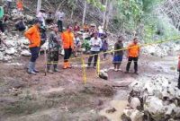 Tim BPBD Jatim menggandeng ITS meninjau lubang misterius di Blitar, (Ist).