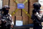 Polres Tanjung Perak dan Kemendag Gagalkan Penyelundupan Keramik Ilegal Senilai Rp 9,8 Miliar Barang bukti keramik dan tegalware ilegal