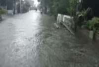 Hujan deras yang mengguyur Kabupaten Jombang selama tiga jam lebih pada Kamis sore (5/12/2024) menyebabkan banjir di 7 RT Dusun Denanyar Selatan, Desa Denanyar, Kecamatan Jombang.(Ist)