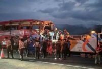 Kecelakaan antara Bus Pariwisata dengan truk di Tol Pandaan-Malang,(Ist).