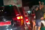 Viral! Pengemudi Mobil Berpelat Merah di Kediri Tembakkan Pistol ke Udara Usai Cekcok dengan Pengendara Motor Video viral di Kediri