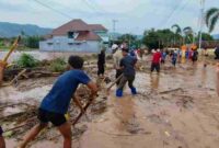 luapan Sungai Kendit Barat, Kabupaten Situbondo, mengakibatkan banjir hingga merendam rumah warga pada Selasa (24/12/2024),(Ist).