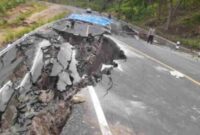 Jalur lintas selatan wilayah donomulyo malang mengalami longsor.(Ist)