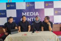 Kuasa hukum pelapor, Nur Aziz dan kuasa hukum terlapor, Nang Engky Anom Suseno saling beradu argumen (Foto: Assayid Annazilli/Liputansatu.id)