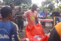 Evakuasi korban kebakaran di Situbondo (Foto: Fia Rahma/Liputansatu.id)