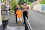 Bacok 4 Keluarganya, Seorang Pria di Situbondo Diamankan Warga ke Kantor Polisi Pelaku pembacokan di Situbondo