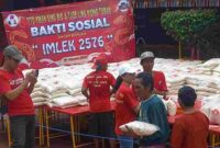 Klenteng Kwan Sing Bio bagikan 2000 karung beras, (Assayid Annazili/Liputansatu.id).