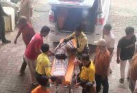 Jenazah korban dibawah ke rumah duka, (Assayid Annazili/Liputansatu.id).