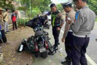 Polisi melakukan olah TKP dilokasi kecelakaan Renville Antonio, (Ist).