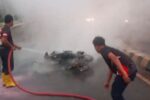 Hindari Lubang, Pengendara Terjatuh dan Motor Hangus Terbakar Kecelakaan akibat hindari lubang