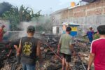 Akibat Obat Nyamuk Bakar, Dua Rumah di Tuban Ludes Dilalap Api Dua rumah dituban ludes dilalap api
