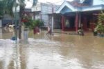 Banjir Kali Lamong Rendam 11 Desa di Gresik, Warga Diminta Waspada Banjir remdam rumah warga