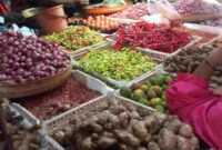 Sejumlah bahan kebutuhan pokok di Pasar Baru Tuban cenderung stabil, (Assayid Annazili/Liputansatu.id).
