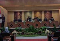 Pembahasan Raperdan Beasiswa Pendidikan dalam Rapat Paripurna DPRD Tuban,(Assayid Annazili/Liputansatu.id).
