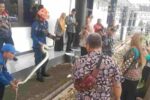 Ular Piton Sepanjang 3 Meter Berhasil Dievakuasi dari Gorong-gorong DPRD Tuban Evakuasi Ular Piton di DPRD Tuban