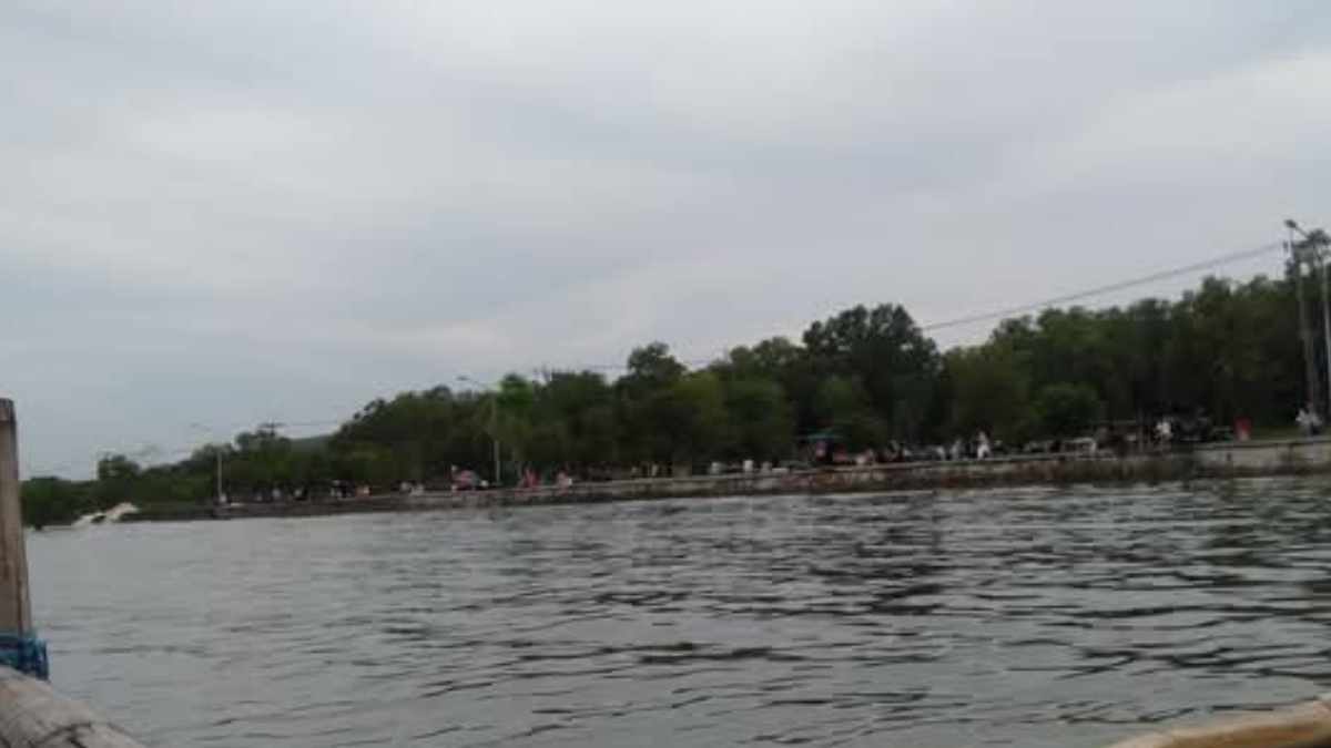 Pantai Ngemboh: Tempat Favorit Ngabuburit di Gresik Saat Bulan Puasa Plengsengan Pantai Ngemboh