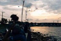 Pantai Ngemboh dipadati pengunjung saat menunggu Berbuka Puasa,(Ist).