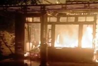 Kebakaran sebuah rumah di Grabagan, Tuban ,(Assayid Annazili/Liputansatu.id).