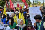 Ratusan Mahasiswa di Tuban Gelar Aksi Tolak UU TNI dan Desak Pengesahan RUU Perampasan Aset Ratusan mahasiswa di Tuban demo tolak UU TNI