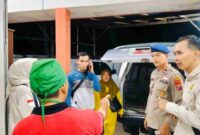 jenazah korban kemudian dibawa ke rumah sakit untuk pemeriksaan lebih lanjut guna memastikan penyebab kematian,(Fia Rahma/Liputansatu.id).