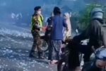 Viral! Anggota Banser Hampir Dikeroyok Usai Tendang Petasan di Jalan Raya Situbondo Anggota Banser hampir dikeroyok di Situbondo