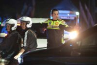 Kapolres Situbondo AKBP Rezi Dharmawan turun langsung atur arus balik di jalur Pantura Situbondo,(Fia Rahma/ Liputansatu.id).