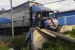 Truk Tabrak Pagar Jembatan Timbang di Tuban, Sopir Tewas di Tempat Kecelakaan truk di jembatan timbang Tuban