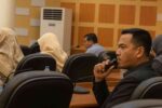 Vape di Tengah Sidang: Legislator Tuban Disorot karena Langgar Perda Anggota DPRD Tuban hisap vape saat sidang