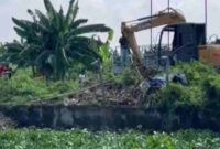 Dianggap jadi penyebab banjir, petani di Tuban jebol tanggul Waduk Jabung Ring Dyke, (Assayid Annazili/Liputansatu.id).