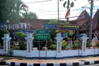 SMP Negeri 1 Tuban disorot terkait pengembalian dana Study Tour yang tidak transparan, (Assayid Annazili/Liputansatu.id).