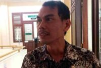 Kepala Dinas Pendidikan Kabupaten Tuban, Abdul Rakhmat, akhirnya angkat bicara terkait polemik pemotongan dana kegiatan study tour SMPN 1 Tuban, (Assayid Annazili/Liputansatu.id).