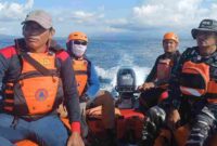 Satpolairud Polres Situbondo Monuju Lokasi Penemuan Mayat setelah mendapat laporan dari masyarakat, (Fia Rahma/Liputansatu.id).