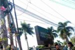 Kabel Semrawut Ancam Wajah Kota Tuban! Siapa yang Bertanggung Jawab? Kabel Provider Yang Dipasang di depan Gedung DPRD Tuban