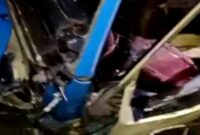 Kondisi truk yang terperosok di lokasi tambang rakyat di Kabupaten Tuban, (Assayid Annazili/Liputansatu.id).