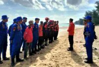Persiapan Tim SAR sebelum diterjunkan dalam pencarian dua nelayan Tuban yang Hilang di Laut, (Assayid Annazili/Liputansatu.id).