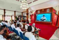 Bupati Situbondo mengikuti acara peluncuran Koperasi Desa Merah Putih yang dipimpin langsung oleh Presiden Prabowo dari Desa Bentangan, Kecamatan Wonosari, Kabupaten Klaten, dan diikuti oleh para pemimpin daerah di seluruh Indonesia secara virtual, (Fia Rahma/Liputansatu.id).