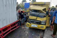 Dua kendaraan truk terlibat tabrakan di Jalan Ringroad Desa Kowang, Kecamatan Semanding, pada Rabu pagi (06/08/2025) sekitar pukul 06.00 WIB, (Aji Swasto/Liputansatu.id).