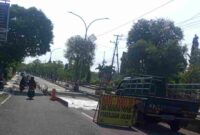 Proyek peningian muka jalan Letda Sucipto Tuban, (Assayid Annazili/Liputansatu.id).