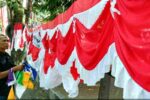 Menjelang HUT RI ke-80, Penjual Bendera Merah Putih Mulai Marak di Tuban Penjual Bendera Dadakan di Tuban