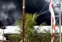 Api melahap bagian Gudang penyimpanan CV Sumber Pangan Gemilang yang berada di Desa Minohorejo, Kecamatan Widang Tuban, (sc/Ist).