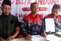 Ketua DPW Jatim LSM Generasi Masyarakat Adik Sejahtera (GMAS), Jatmiko, dalam konferensi pers pada Kamis (28/08/2025),(Assayid Annazili/Liputansatu.id).