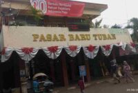 Sejak Januari 2025, tarif retribusi Pasar Baru Tuban naik dua kali lipat. Kini, di tengah kios yang sepi dan omzet makin menurun, pedagang berharap ada penyesuaian yang adil agar mereka bisa bertahan, (Assayid Annazili/Liputansatu.id).