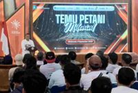 Bupati Situbondo, Yusuf Rio Wahyu Prayogo, saat memberikan arahan dalam acara Temu Petani Milenial di Pendopo Rakyat. Ia mendorong generasi muda menjadi motor hilirisasi pertanian dan penguat ketahanan pangan, Selasa (09/09/2025), (Fia Rahma/Liputansatu.id).