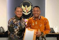Bupati Situbondo Yusuf Rio Wahyu Prayogo bersama Menteri PUPR Dody Hanggodo usai pertemuan di Jakarta, Kamis (11/9/2025), membahas perbaikan jalan nasional di wilayah Situbondo, (Fia Rahma/Liputansatu.id).