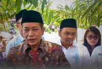 Menteri Koperasi dan UKM, Ferry Joko Juliantono, saat berdialog dengan masyarakat Tuban usai meninjau Koperasi Desa Merah Putih, (Assayid Annazili/Liputansatu.id).