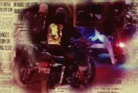 Atraksi parodi dalam Karnaval Desa Wolutengah, Tuban, sukses mencuri perhatian warga dengan aksi teatrikal bernuansa kritik sosial, (Assayid Annazili/Liputansatu.id).