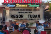 Warga desak Polres Tuban segera periksa Kades Kepohagung terkait dugaan korupsi Dana Desa, (Assayid Annazili/Liputansatu.id).