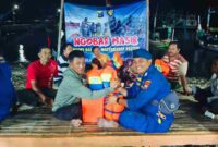 Satpolairud Situbondo gelar Ngobar Masir, edukasi keselamatan di laut serta bagikan life jacket, (Fia Rahma/Liputansatu.id).
